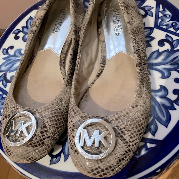 Mom’s Closet ❤️ MICHAEL KORS SHOES - Picture 1 of 3